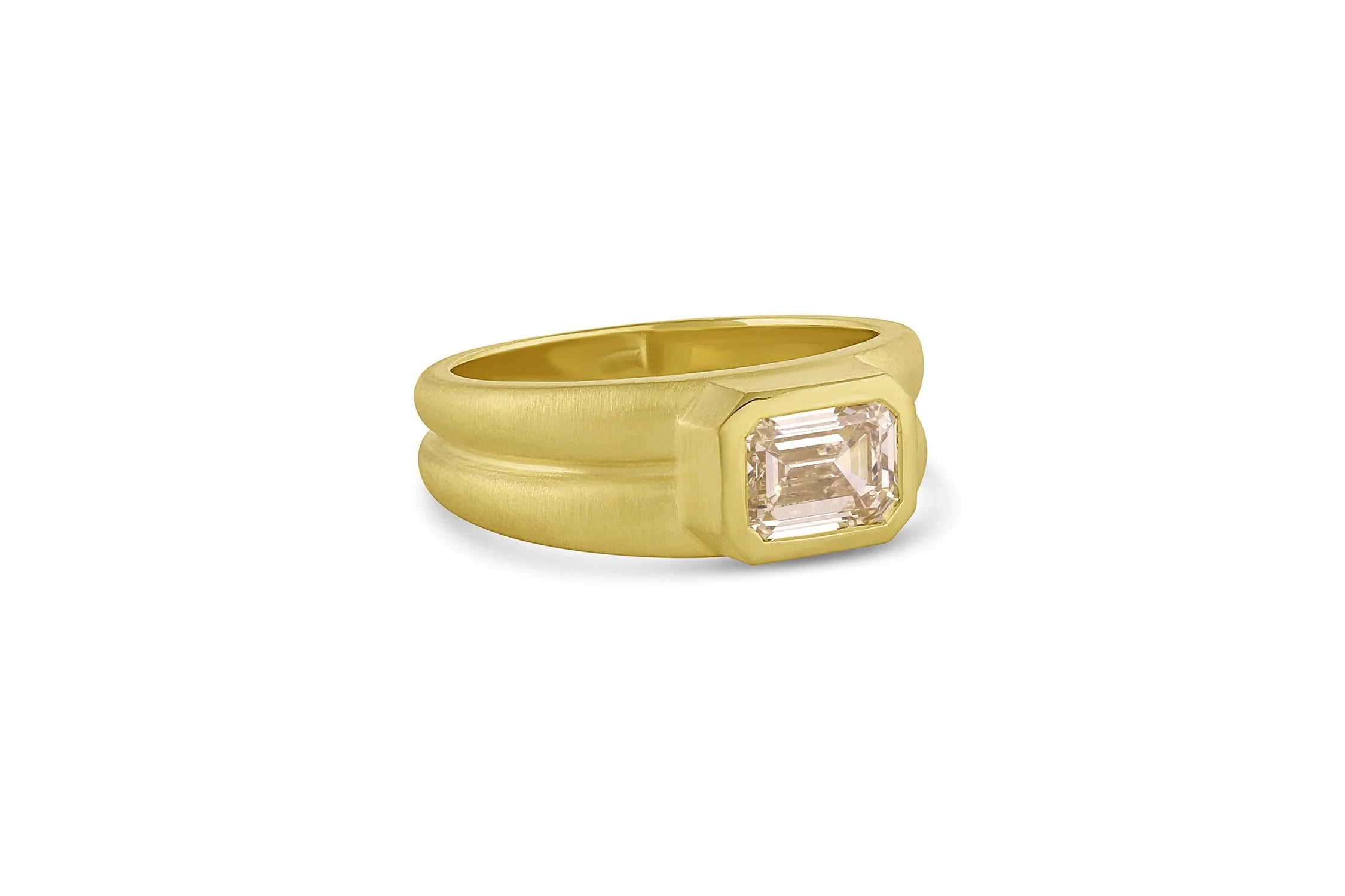 East/West Emerald Cut Ring - Champagne Diamond