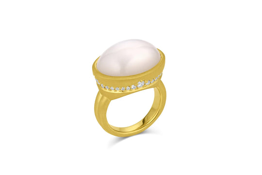 Scallop Diamonds Ring - Oval Moonstone